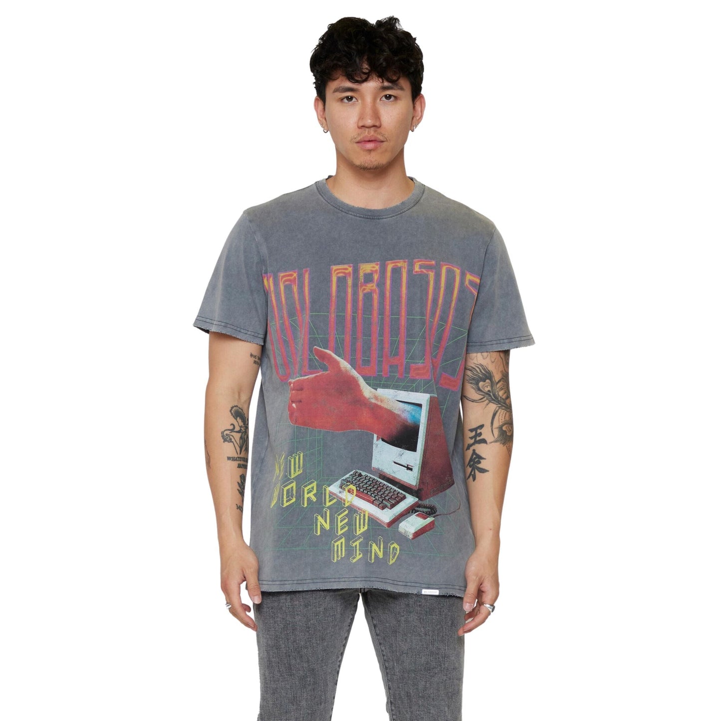 VALABASAS NEW WOLRD TEE