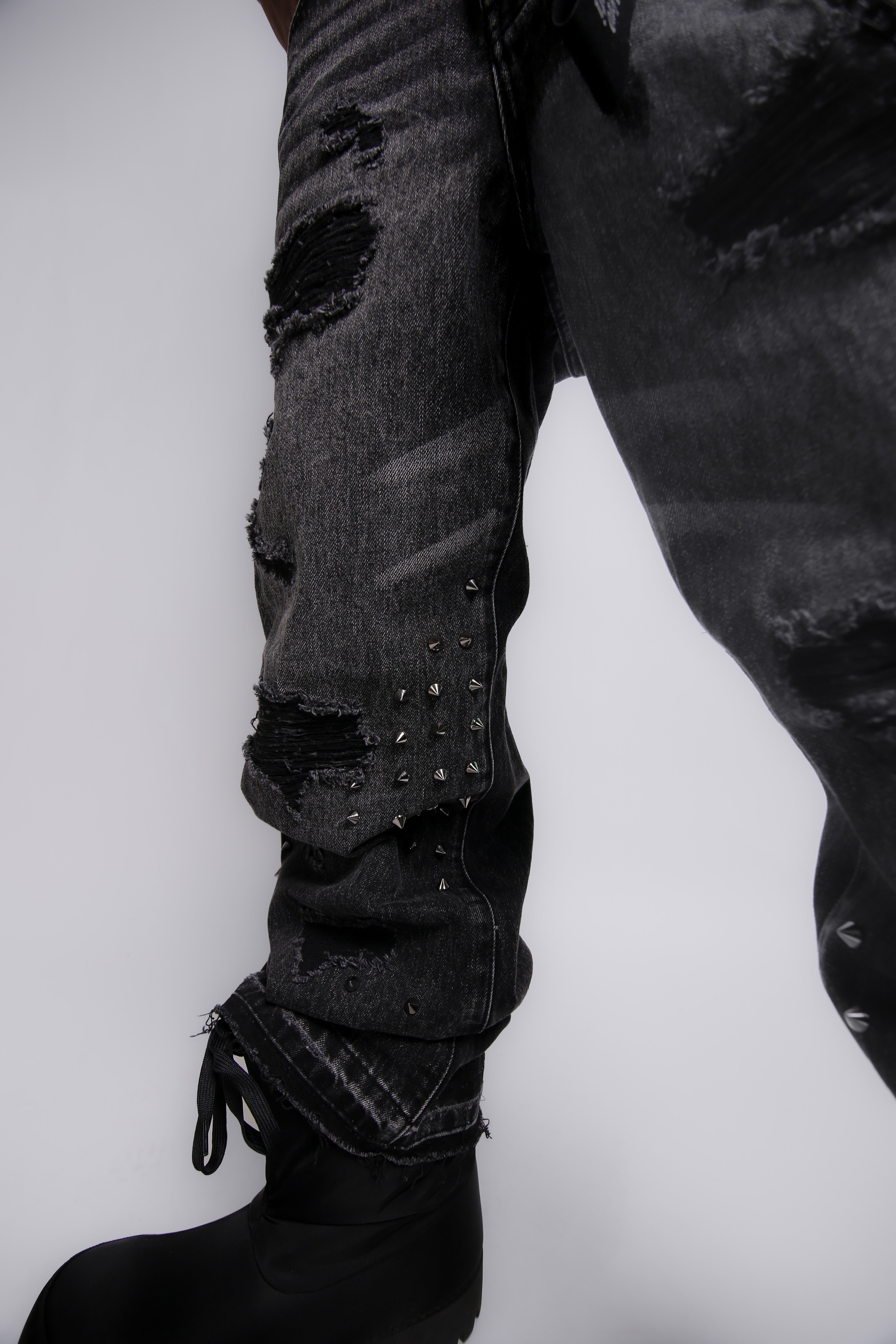 VERO SANTI | ARBITER (Black)